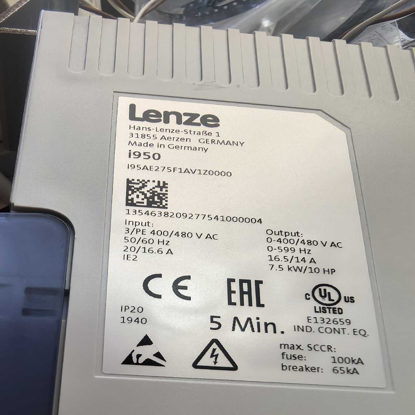 询价i50服器。7.5。实物图，内外新净，使用时间短