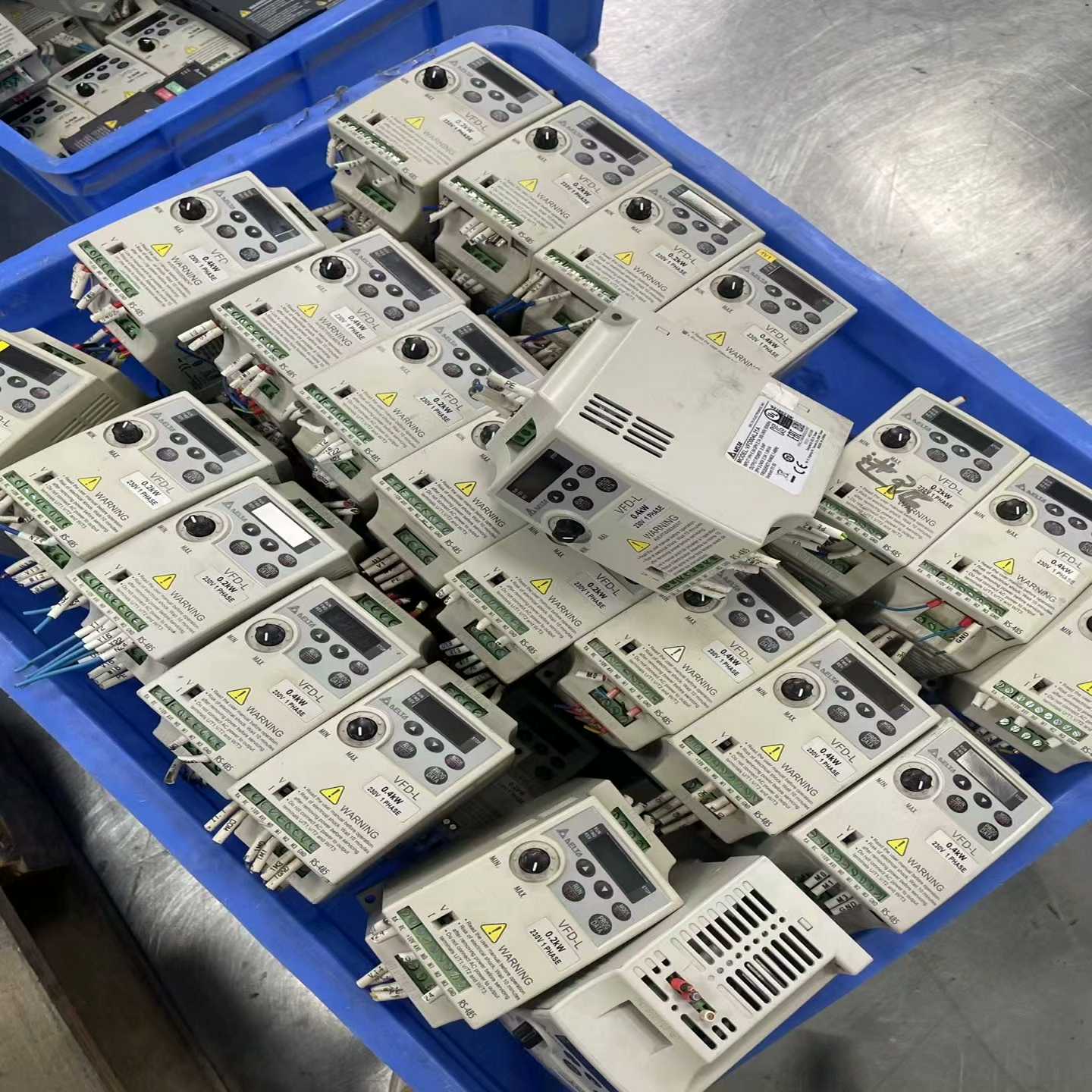 台达400W 200W 变频器  VFD004L21A  V~询价