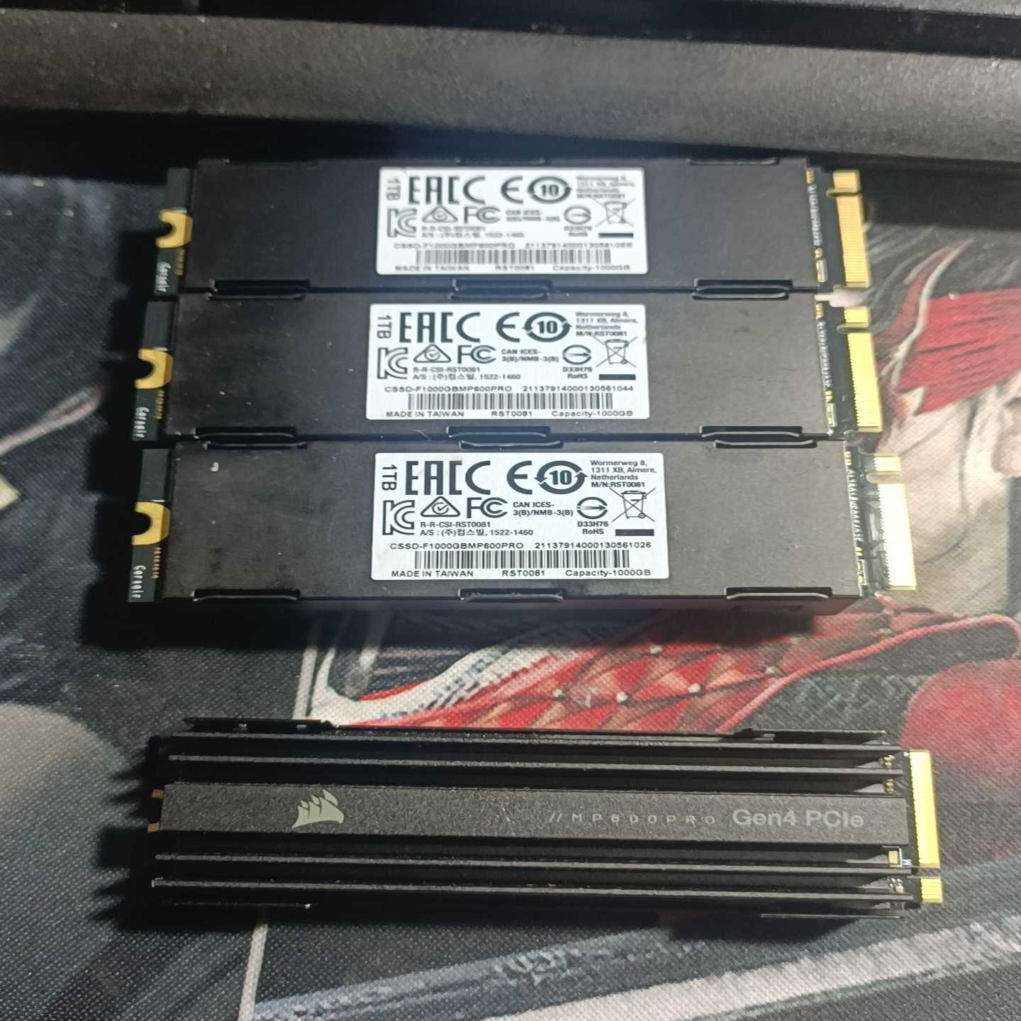 询价~美商海盗船 mp600pro 1t 固态硬盘 实物图  有4