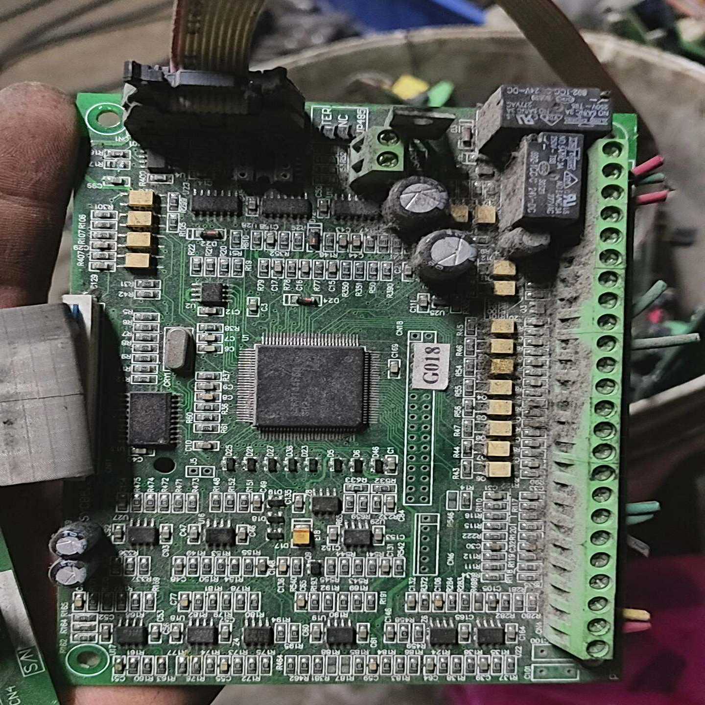 工控主板G018，实物拍摄，成色如图。主板型号清晰可见，功能--议