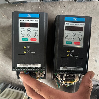 寻“”汇川变频器拆机两台型号MD200S0.4BCAN单相