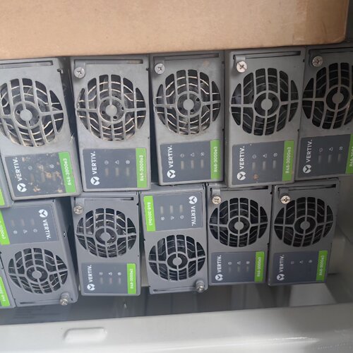 寻维谛R483000e3电源模块拆机