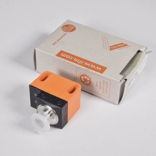 IFM IN5331 inductive sensor  NEW
