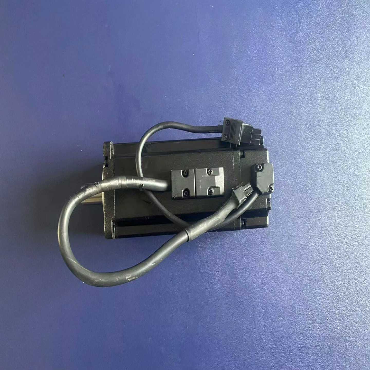 议价施耐德BCH0802O32F1C伺服电机