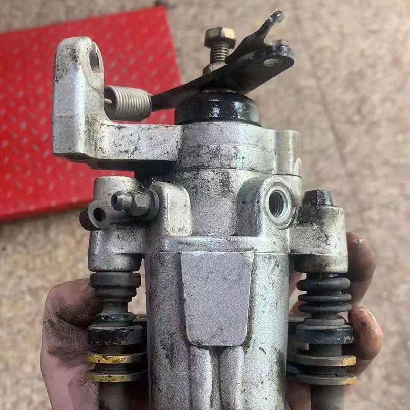 东威电动三轮车煞车片配件碟煞泵碟煞盘四轮电动车下泵盘油煞泵尾