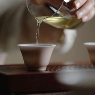 束刻德化白瓷手工茶杯功夫茶具品茗杯白瓷薄胎主人杯单杯家用简约