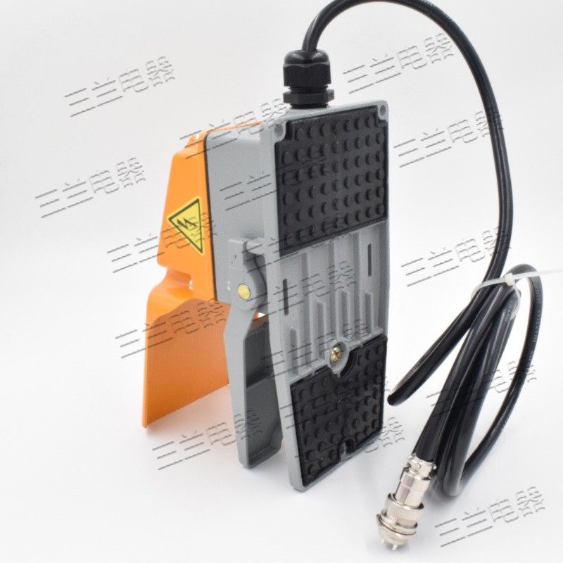 LT4脚踏开关 带2米线 2芯 3芯 激光仪 航空插头 铜件银触点 三兰,家居饰品,相框/画框,淘宝优惠券,粉丝福利购,淘宝优惠卷