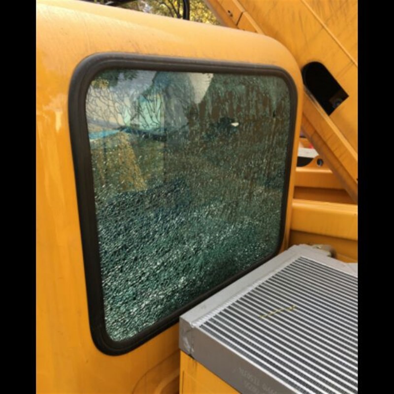 徐工吊车12吨16吨20吨25k操纵室小玻璃上车操纵室玻璃