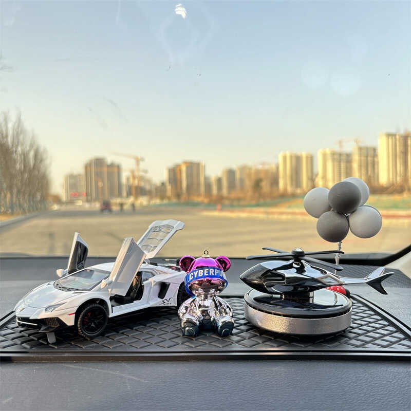 2024新款车载汽车香薰车内饰品摆件车上用品大全中控台网红装饰品