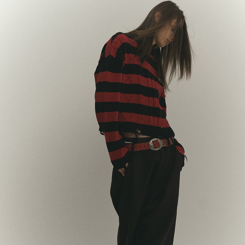 4Tra 24AW Grunge红黑条纹勋章毛衣 宽松圆领套头