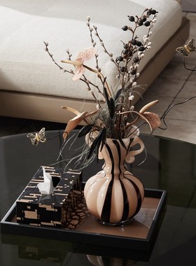 院会所商业空间休息区茶几洽谈桌装饰托盘瓶小软装搭配