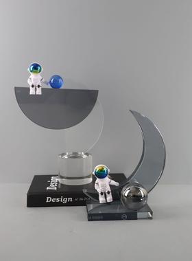 现代简约创意太空人水晶摆件卧室客厅电视柜办公室茶几家居装饰品