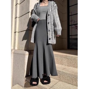 法式白色针织鱼尾半身裙女秋冬A字裙气质风穿搭毛线裙加长包臂裙