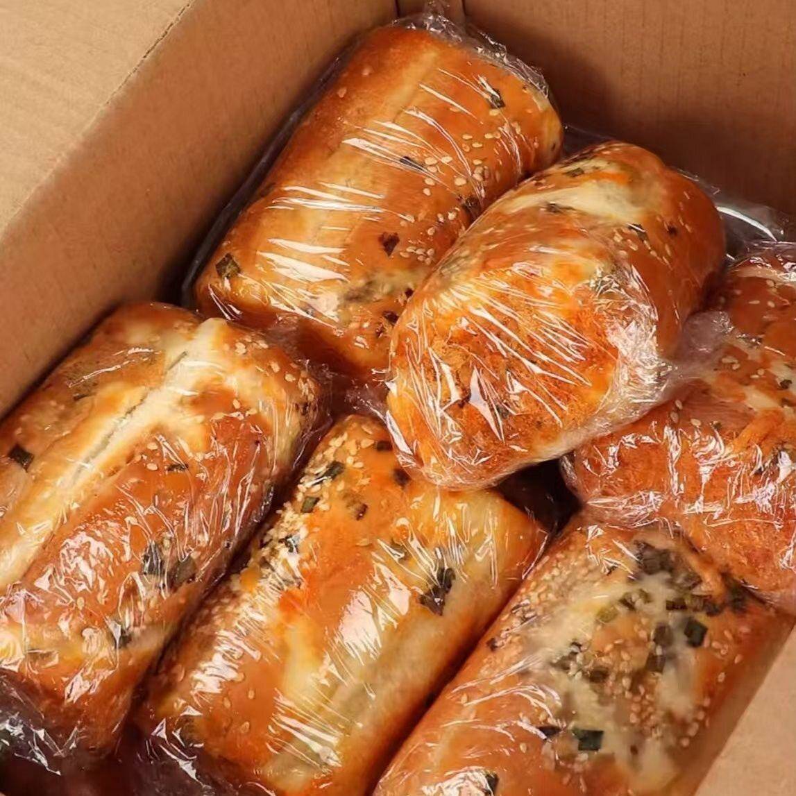 正宗鸡蛋肉松面包香葱肉松沙拉酱面包蛋皮卷箱早餐健康吐司零食夹