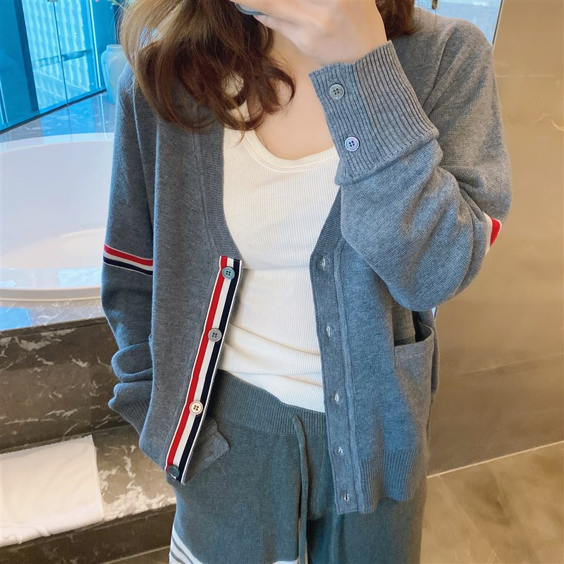 tb羊毛开衫外套女秋冬2024新款学院风V领双袖标撞色宽松针织上衣