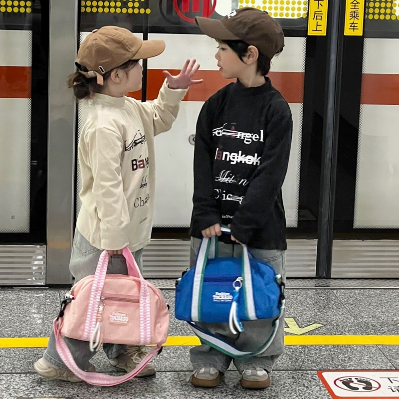 大容量儿童手提包包2024新款网红洋气女童宝宝旅行包男孩斜挎包