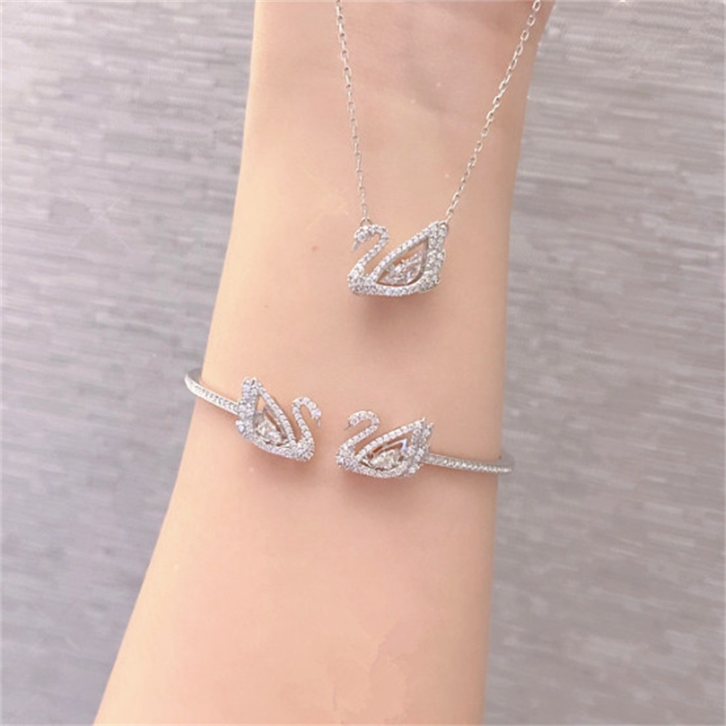 玫瑰金粉天鹅蓝色跳动的心水晶项链女吊坠锁骨链手链戒指环七夕