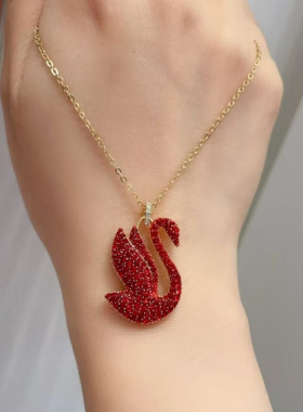 新年红色天鹅女项链吊坠锁骨链轻