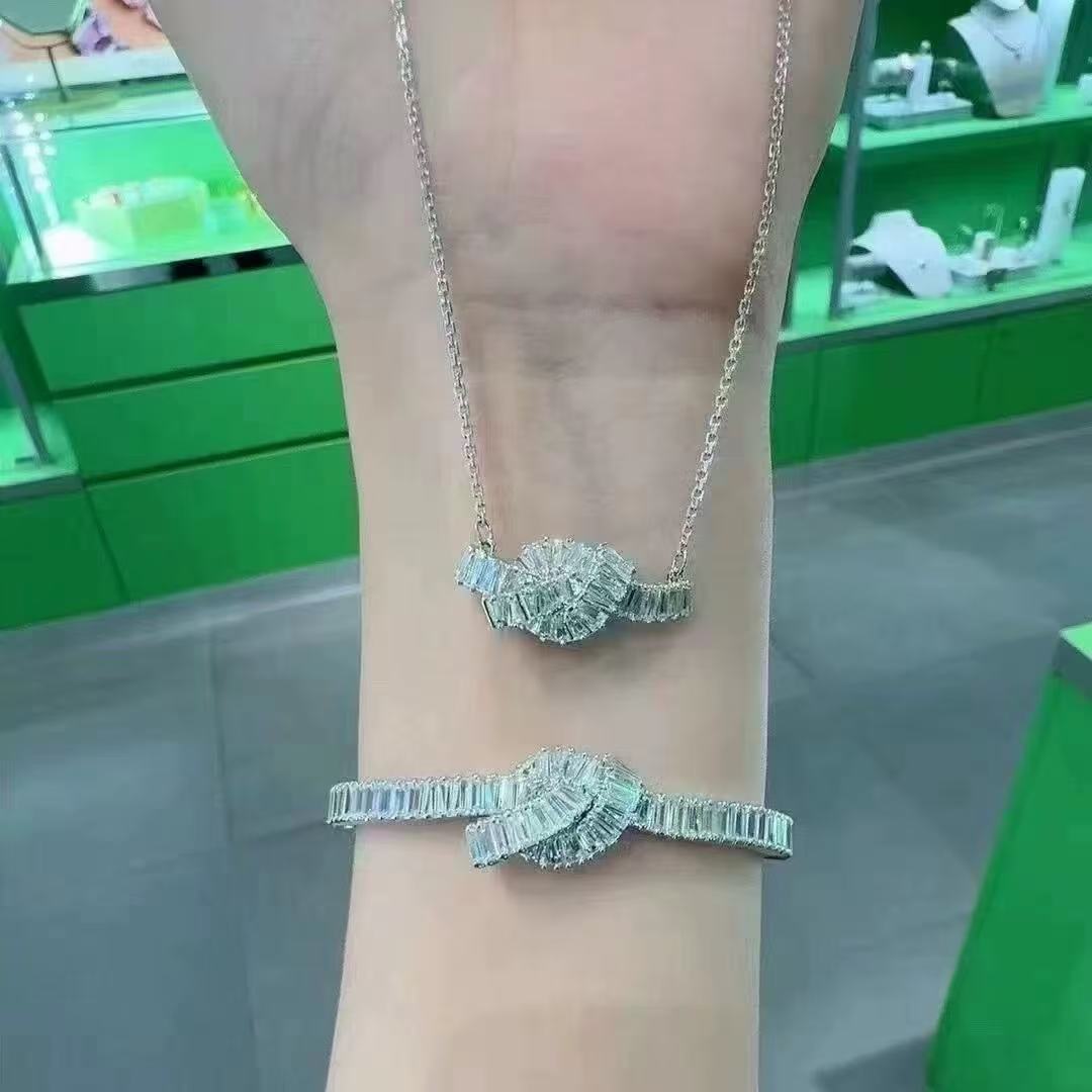 新年红色天鹅女项链吊坠锁骨链轻