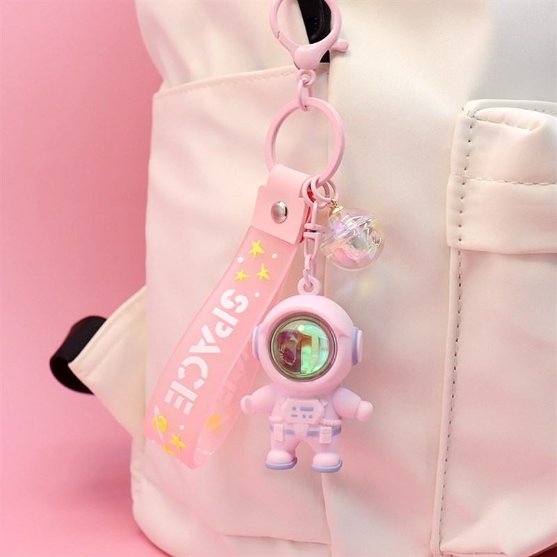 夕阳灯钥匙扣精致卡通太空人LED灯包包挂件发光宇航员情侣钥匙链