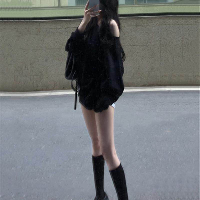 好货美式复古慵懒风黑色斜肩一字肩长袖卫衣女秋季设计感无帽露肩