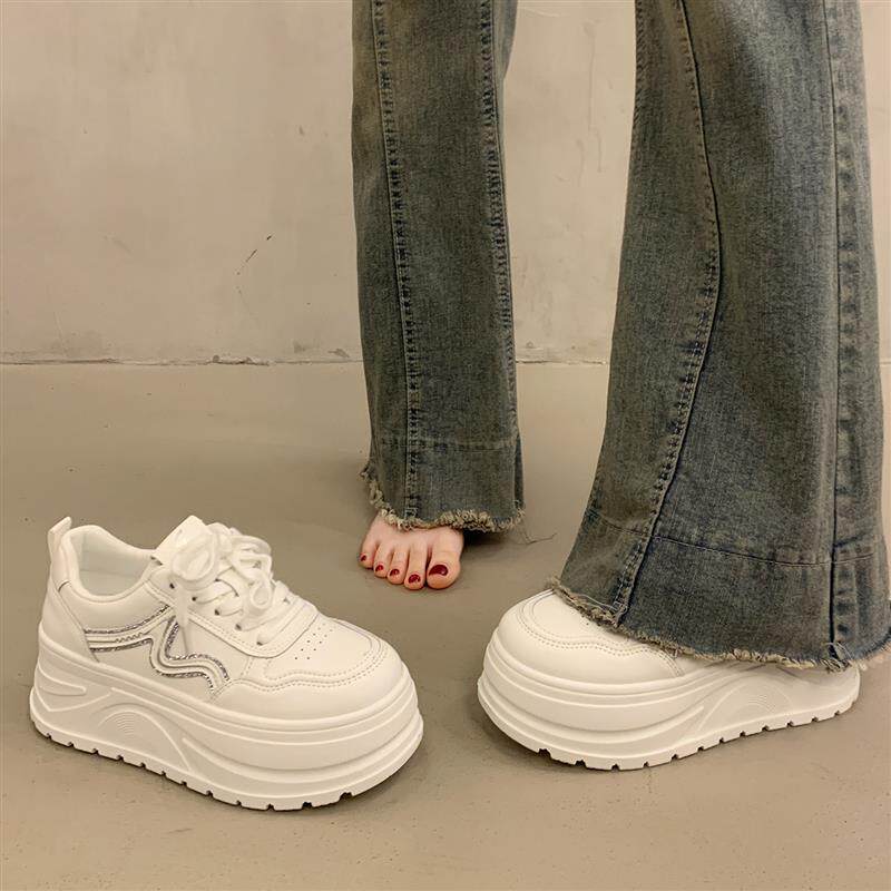 好货高级感百搭小白鞋厚底增高板鞋女2026新款春秋季配裙子运动休