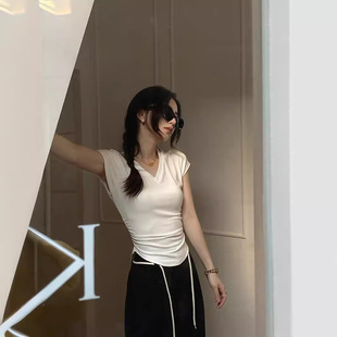 显瘦百搭T恤纯欲休闲设计感上衣新款 弧形下摆V领背心t恤修身 网红