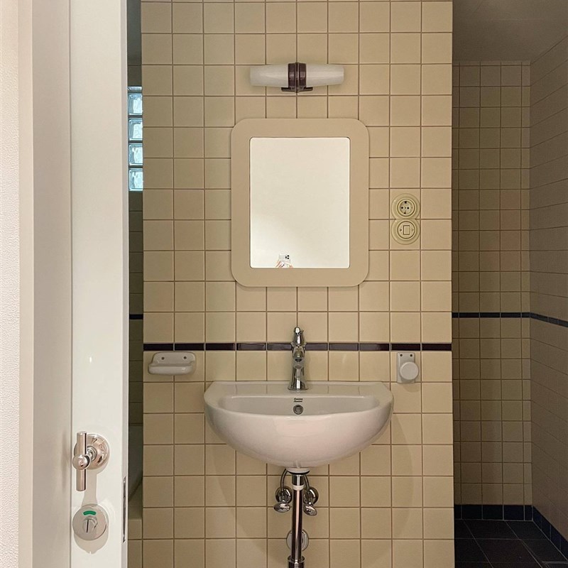 100X100中古奶油风奶白柔光釉面小方砖厨卫网红餐厅吧台墙砖瓷砖