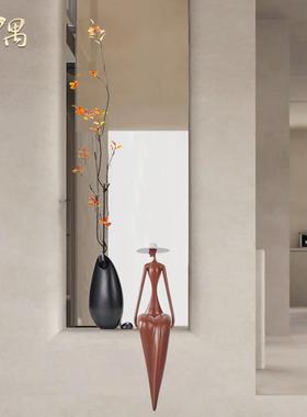 侘寂风意式人物坐姿艺术摆件客厅入户玄关柜子高级感电视柜装饰品