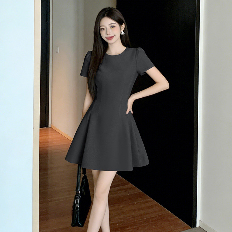 深灰色短袖连衣裙夏季2026新款女法式小个子礼服裙高级感收腰短裙