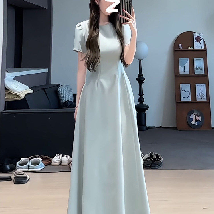 蓝色短袖连衣裙子女2026夏新款法式赫本风高级感收腰显瘦礼服长裙