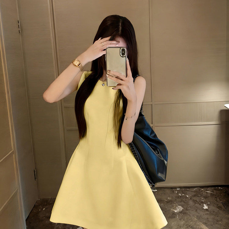 黄色连衣裙女夏法式小个子高级感礼服裙收腰显瘦气质无袖背心短裙