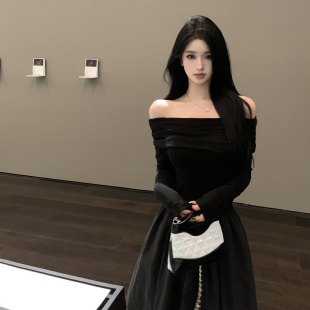 黑色一字肩褶皱拼接连衣裙2025秋季新款高级感收腰长袖大摆A字裙