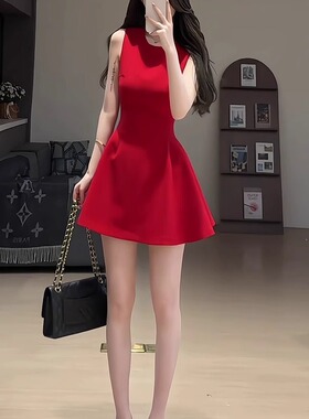 红色无袖背心连衣裙子2025款女夏高级感短裙收腰显瘦订婚晚宴礼服