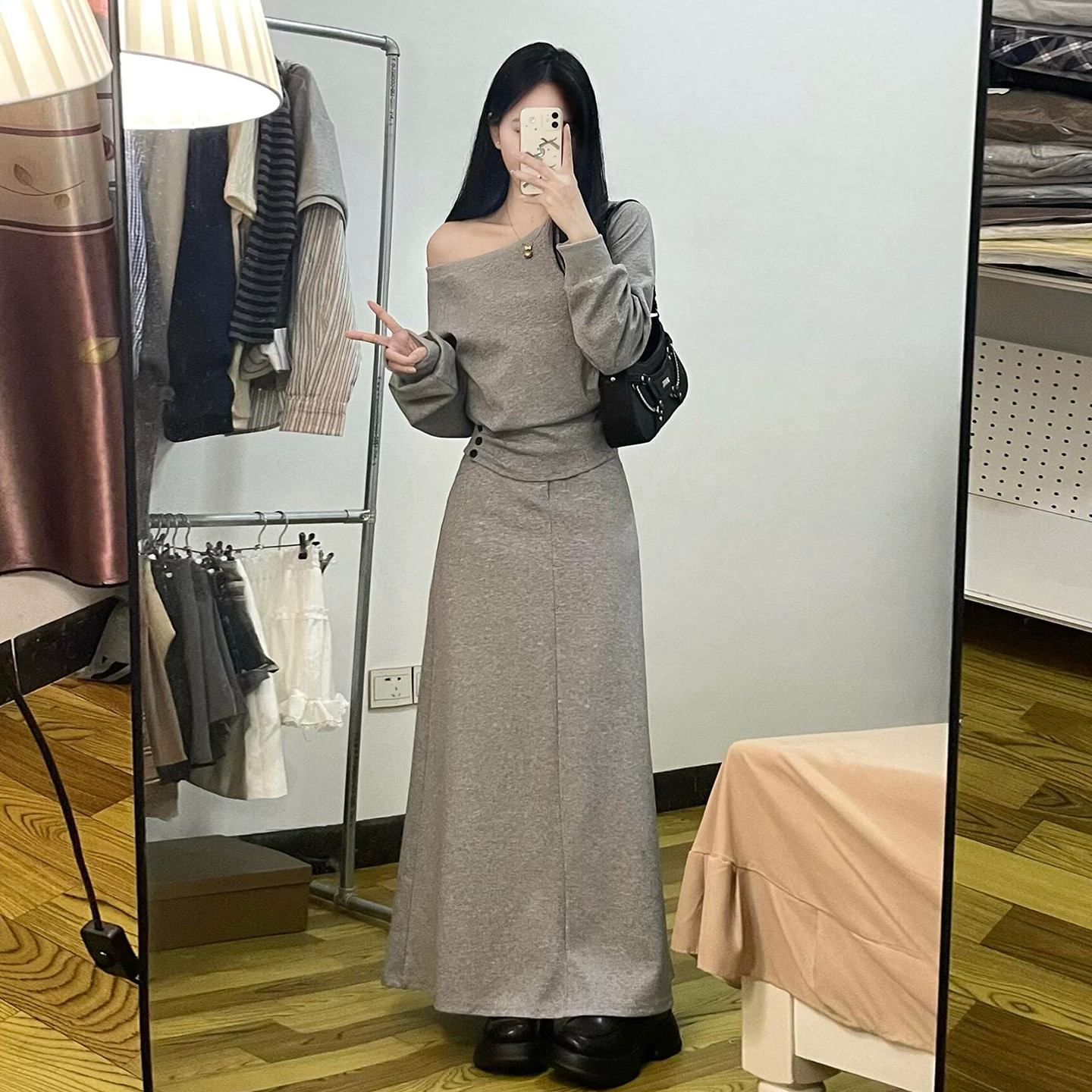 春秋女露肩斜领垂感长袖卫衣