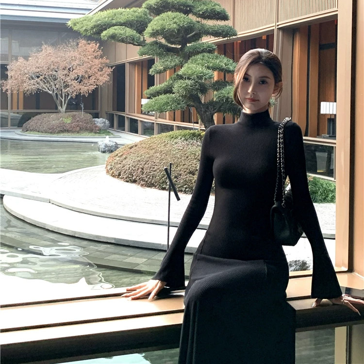 黑色高领针织连衣裙修身显瘦