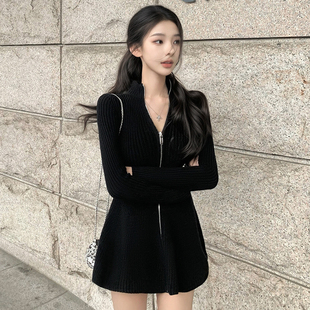半高领拉链大下摆针织连衣裙女秋冬新款气质御姐高级感a字短裙子