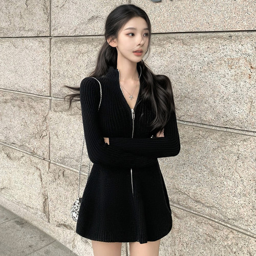 半高领拉链大下摆针织连衣裙