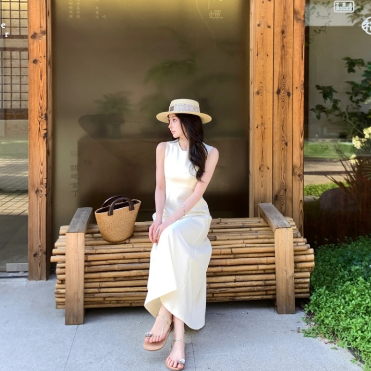风凉夏杏色连衣裙女夏高级感2026新款法式高级感无袖背心气质长裙