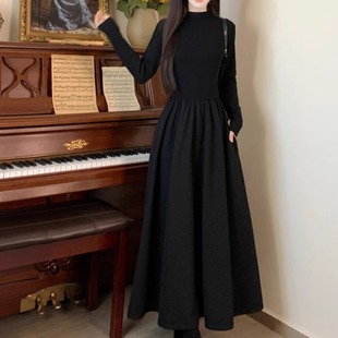 2025年秋季新款黑色长袖连衣裙收腰显瘦半高领针织假两件内搭裙子