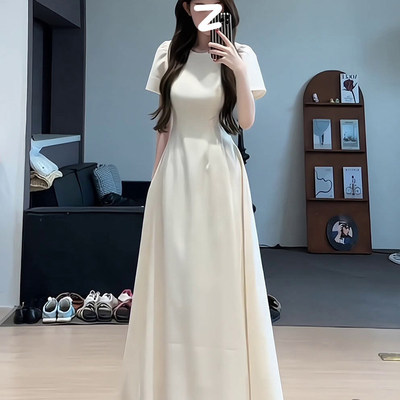 法式赫本风杏色连衣裙