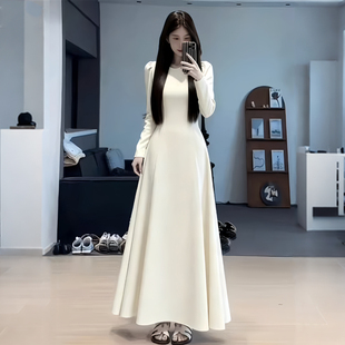 法式赫本风白色长袖连衣裙女2025秋冬高级感礼服裙气质收腰长裙子