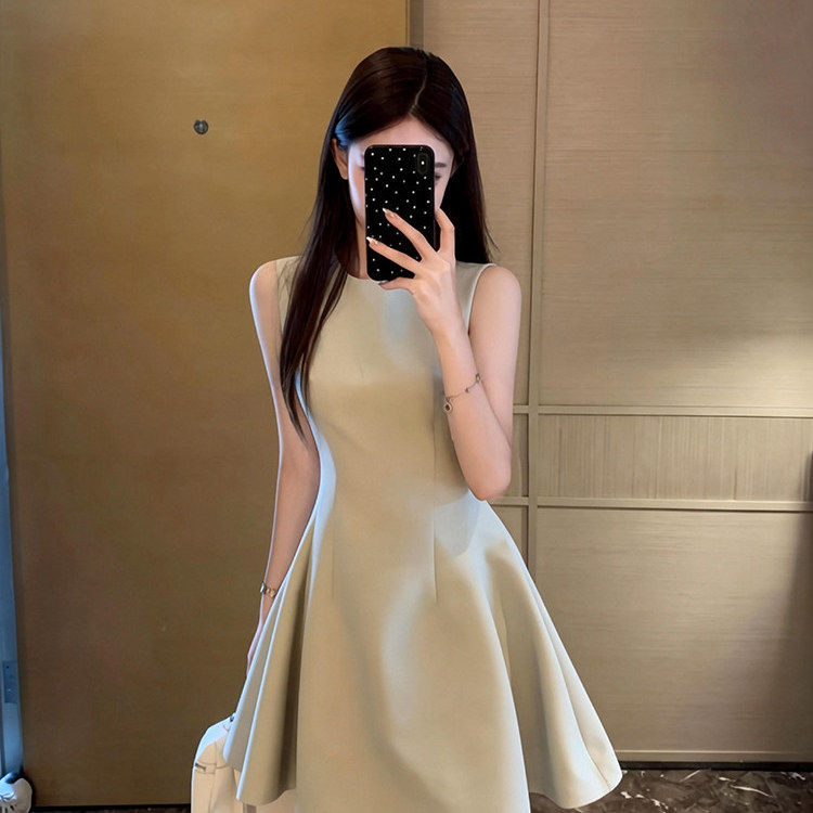 绿色连衣裙女夏法式小个子高级感礼服裙收腰显瘦气质无袖背心短裙
