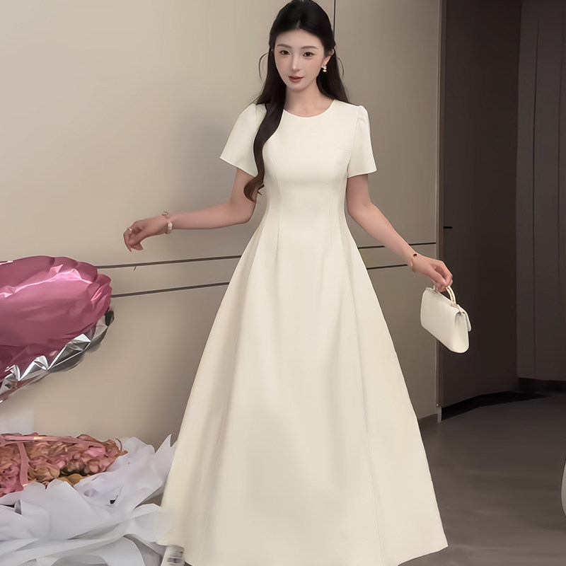 杏色法式赫本风连衣裙2026款茶歇气质高级感礼服裙收腰显瘦长裙子