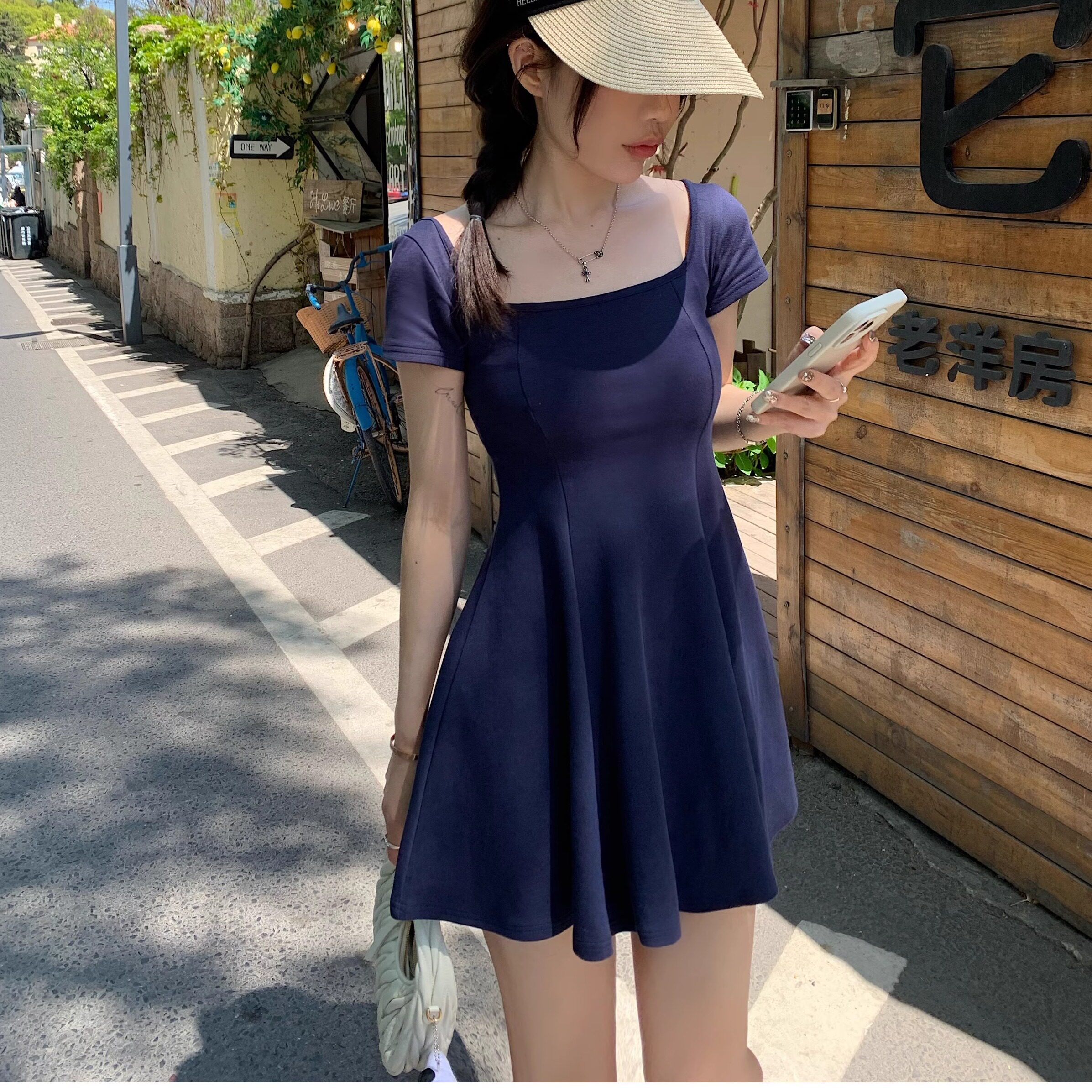 夏季极简A字短袖收腰显瘦连衣裙图片