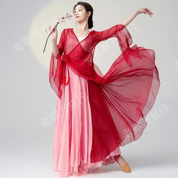 古典舞归途有演出服舞蹈服装中国裙里火万庆风灯的五星红旗疆如愿