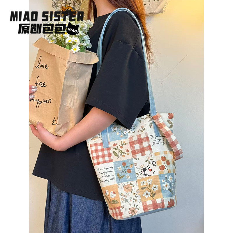 （爆款推荐）格纹碎花喵百搭便携细肩带水桶包可斜挎通勤礼物袋B