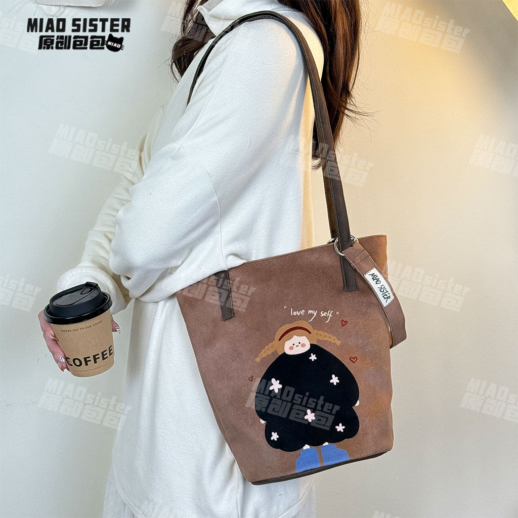 马尾女孩秋冬新款棕色大容量卡通插画百搭通勤可斜挎帆布水桶女包
