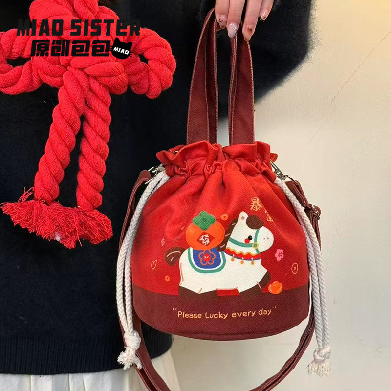 发财马新年吉祥小马可爱便携抽绳款可斜挎包帆布袋百搭束口包新B