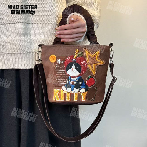 苹果奶牛喵棕色复古原创褶皱手提包日常百搭水桶包可斜挎单肩包